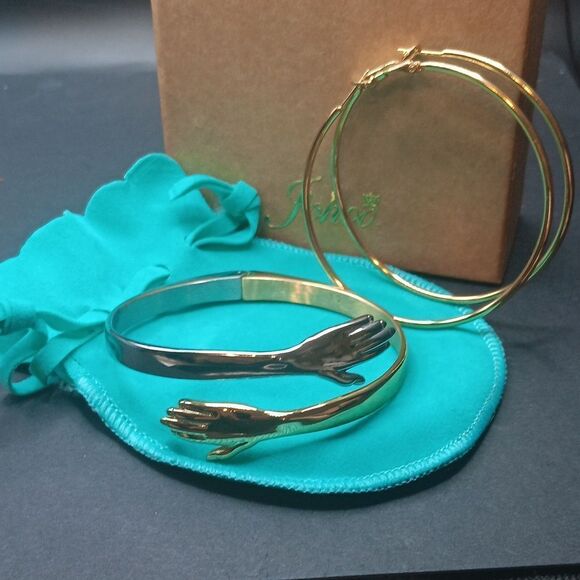 New Two Tone Eternal Embrace Bangle Bracelet We With Large Hoop Earrings - Picture 1 of 3